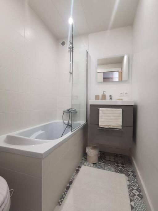 Appartement Cosy Le Saint Gildas, A Proximite Immediate Centre Ville, Place De Stationnement, Netflix Vannes Kültér fotó